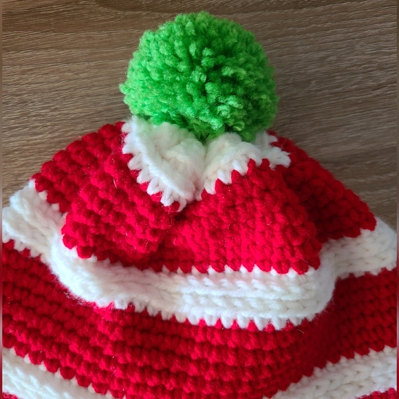 Women's Christmas beanie, winter beanie, Santa hat, Grinch hat, - Picture 2 of 8